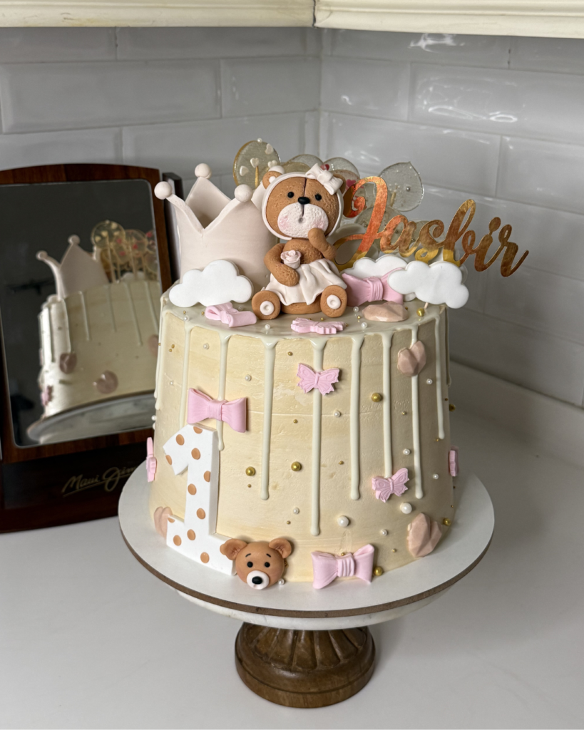 black and white minimalist fashion sale instagram post 7.png